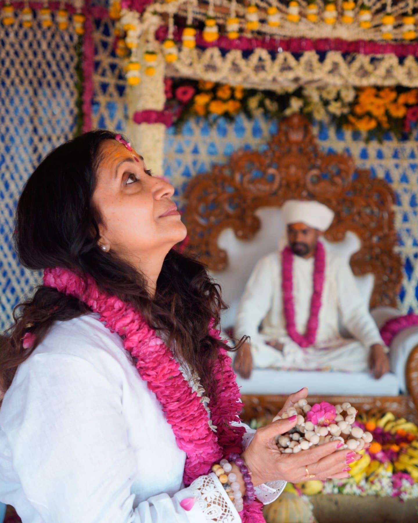 HH Paramguruji working individually with a participant
